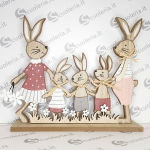 Famiglia di coniglietti in legno