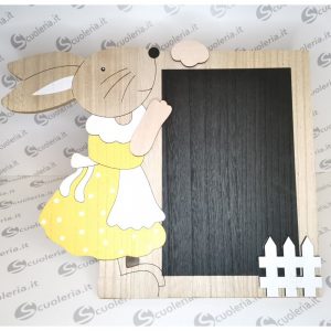 Decorazione in legno con coniglietto e effetto lavagna